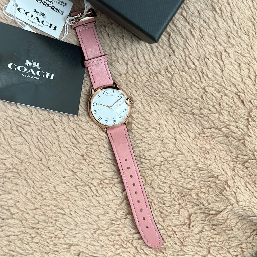 COACH LEATHER STRAP WATCH BRAND NEW